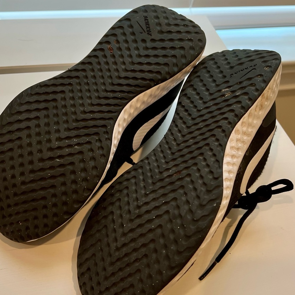 Nikes - Picture 2 of 3